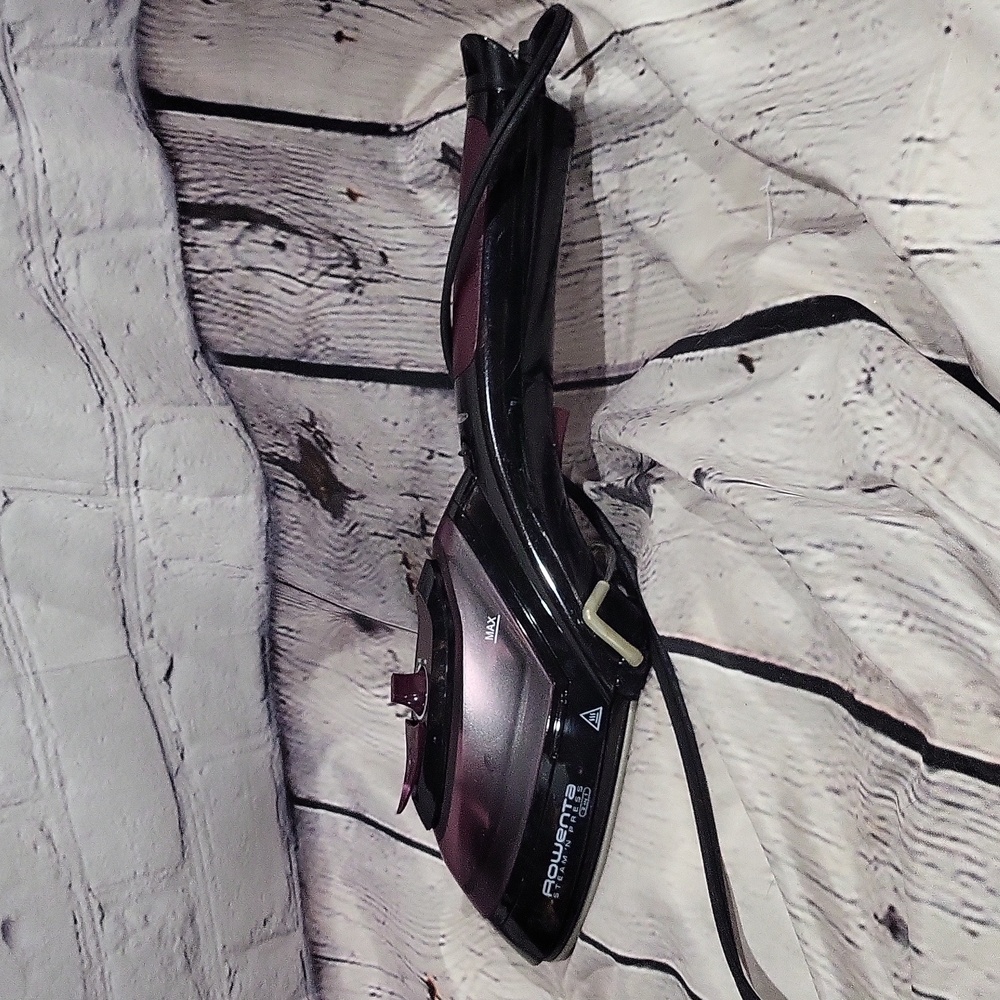 Rowen Black and Purple Garment Steamer